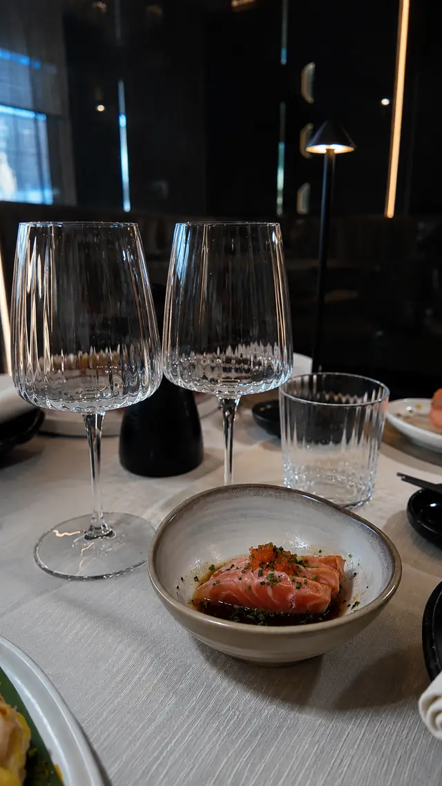 Calici rigati e salmone marinato nella ciotola